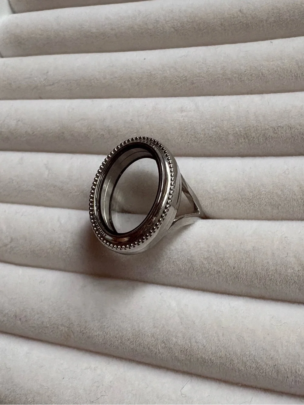 Origami Owl Silver Vintage Living Locket Ring
